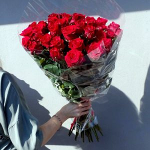 33 красные розы фото