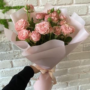 3 кустовые розовые розы в Бердянске фото