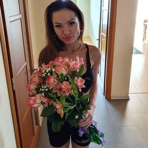 Букет из роз и альстромерий в Бердянске фото