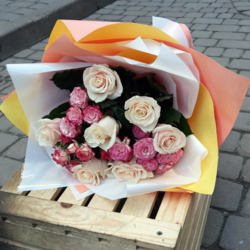 Букет Кремовая роза и спрей в Бердянске фото