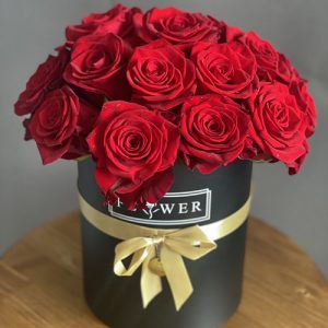 21 роза в шляпной коробке фото