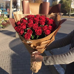 35 красных роз в Бердянске фото
