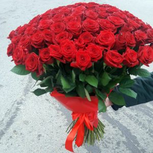 75 красных роз в Бердянске фото