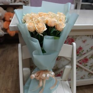 11 кремових роз в Бердянську фото