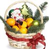 цитрусы в большой корзине в новогодним декором и Дедом Морозом