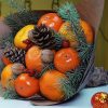 оранжевые фрукты, ветки ели, шишки и орехи