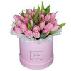 31 нежно-розовый тюльпан в шляпной коробке фото