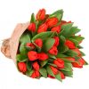 35 красных тюльпанов в "газете" фото