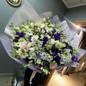 великий букет квітів 101 еустома в Бердянську фото